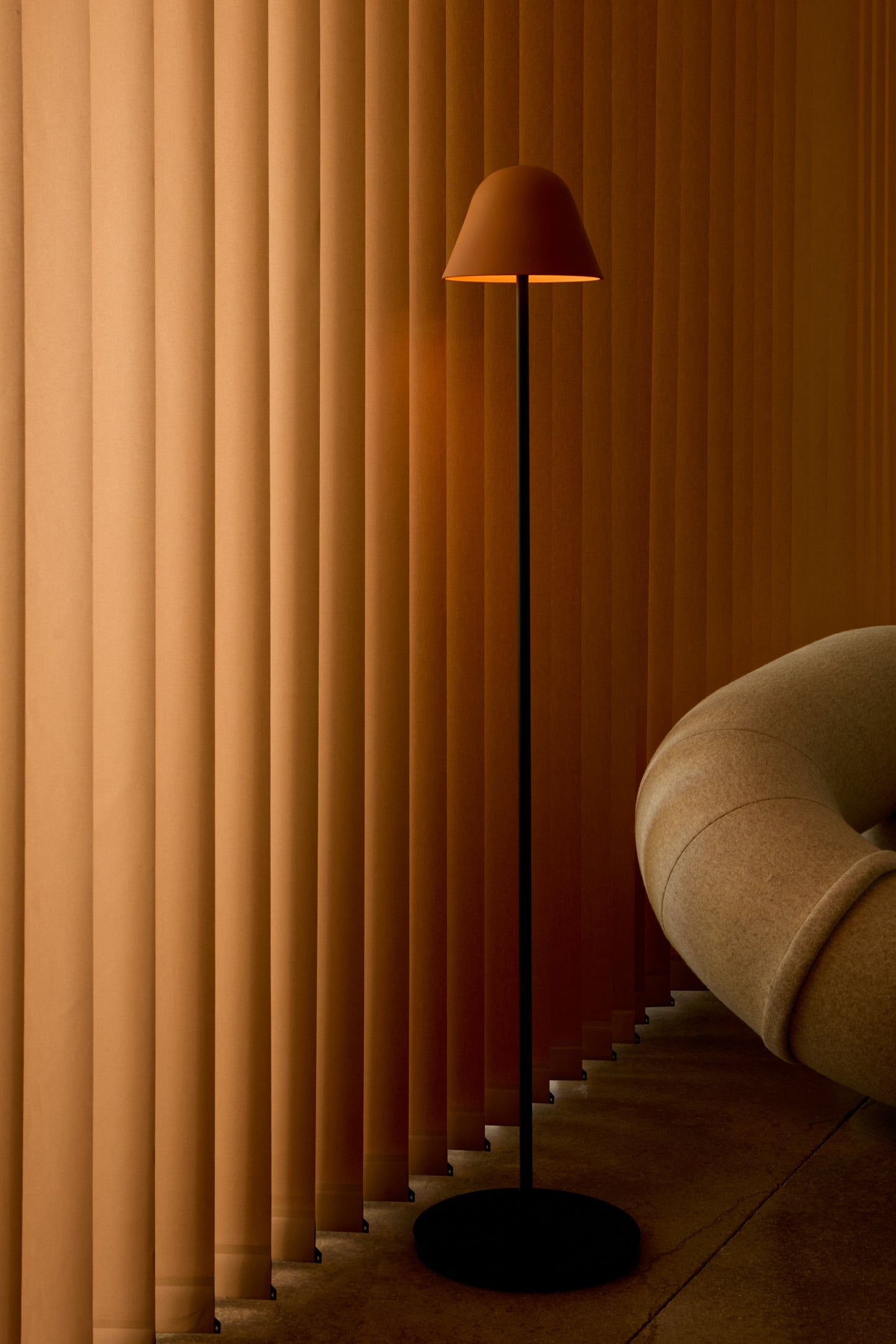 Lampadaire OKINA – Céramique artisanale et design organique