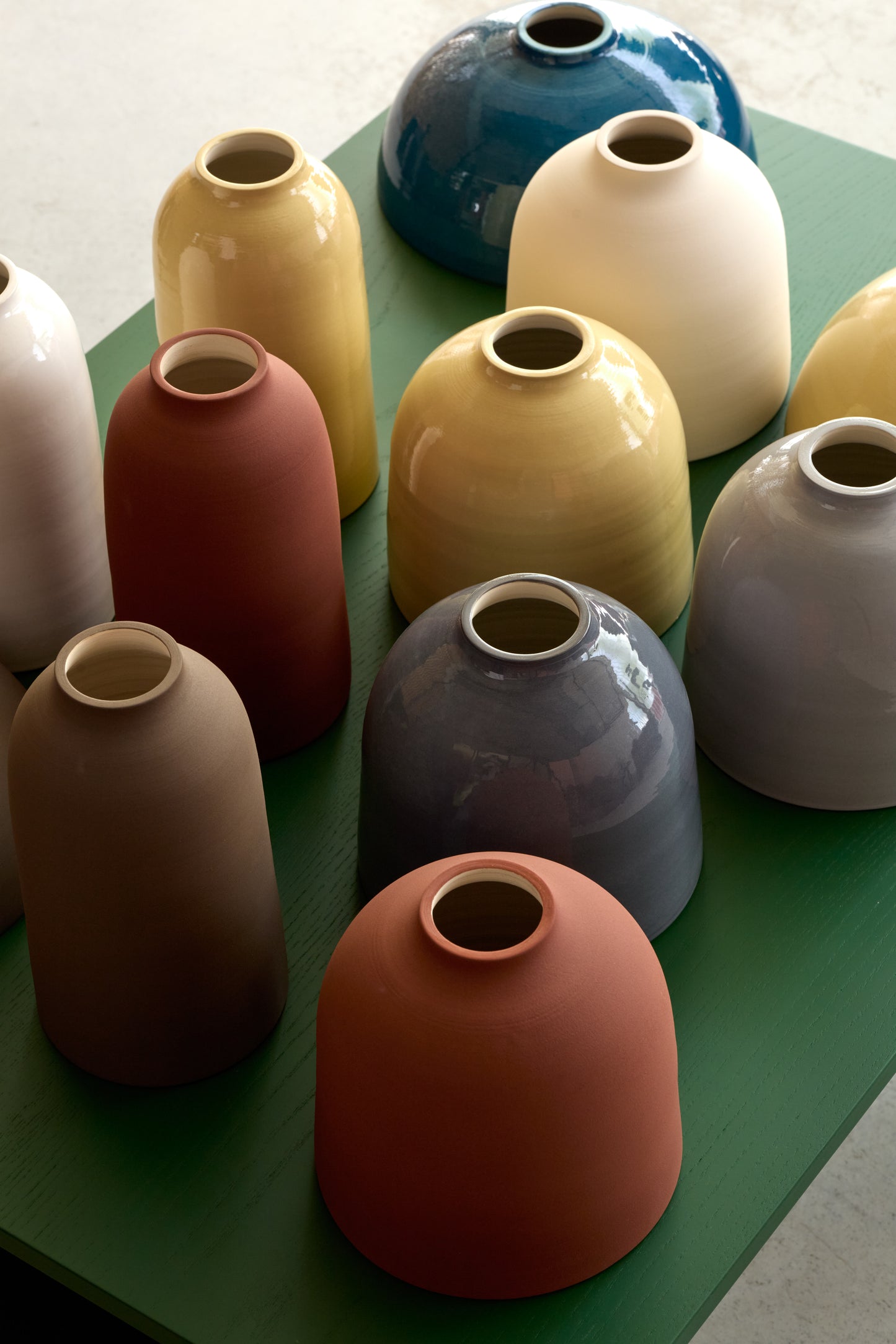 Pendentif BEZIER BOLD, en argile fabriquée à la main.