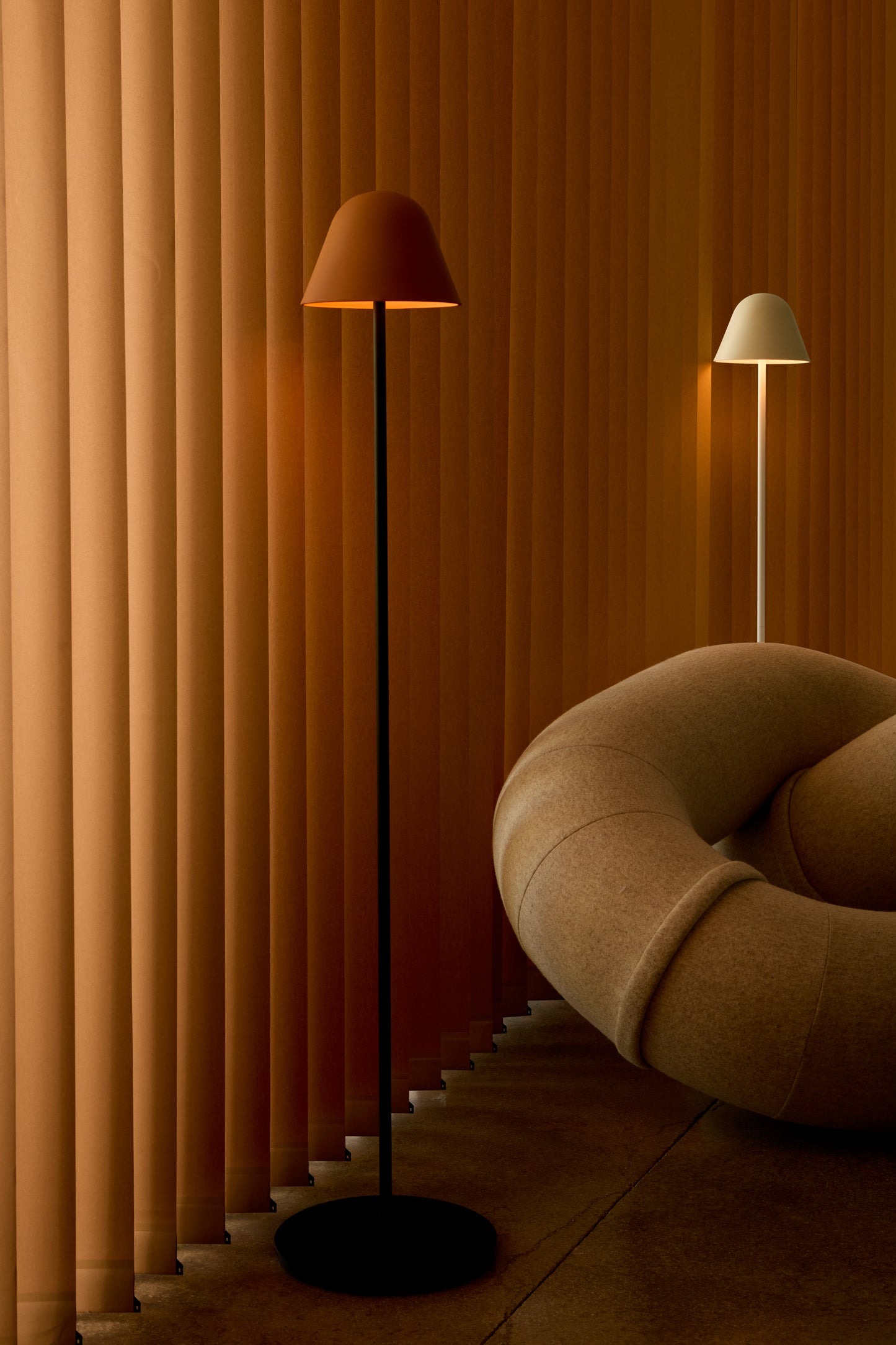 Lampadaire OKINA – Céramique artisanale et design organique