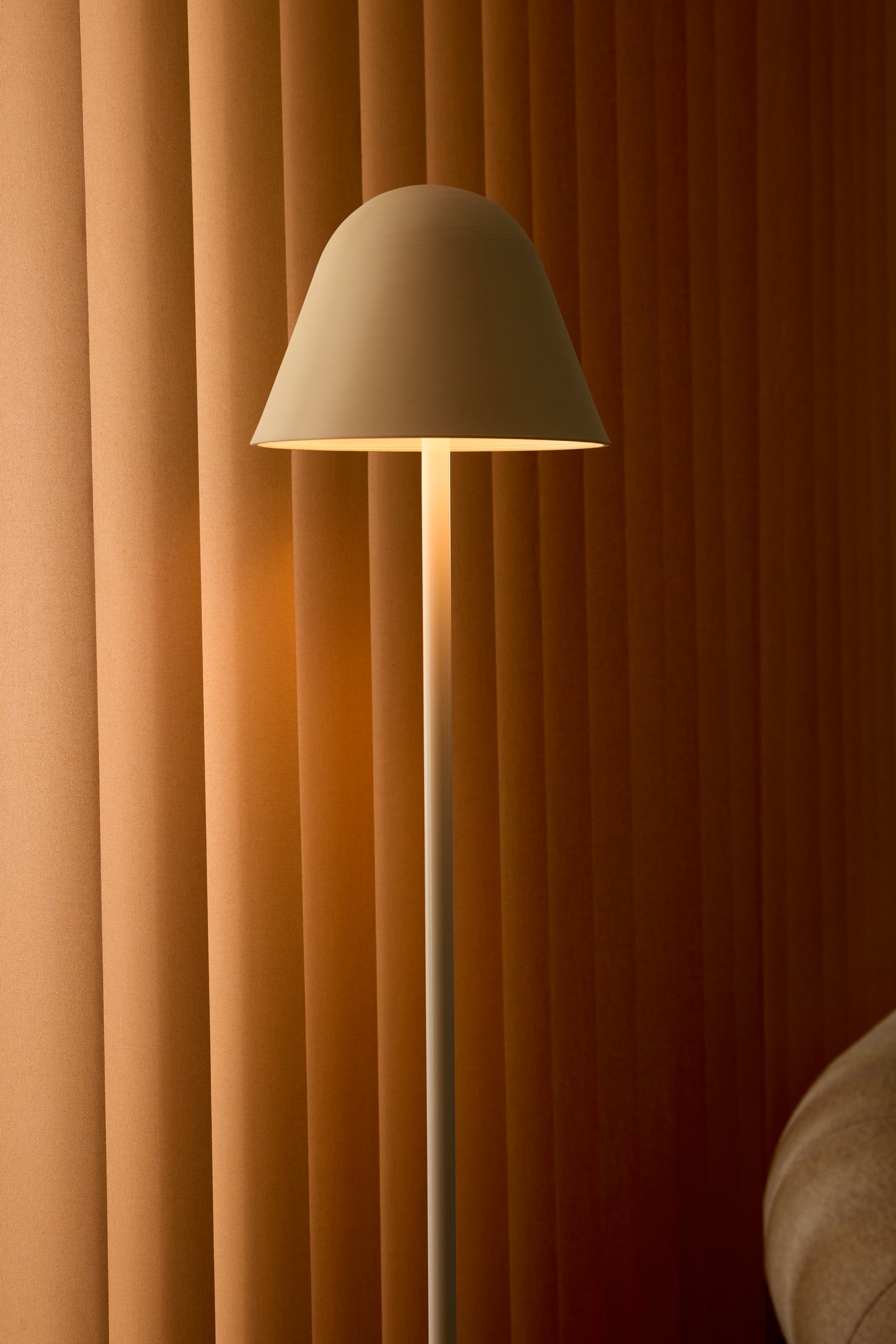 Lampadaire OKINA – Céramique artisanale et design organique