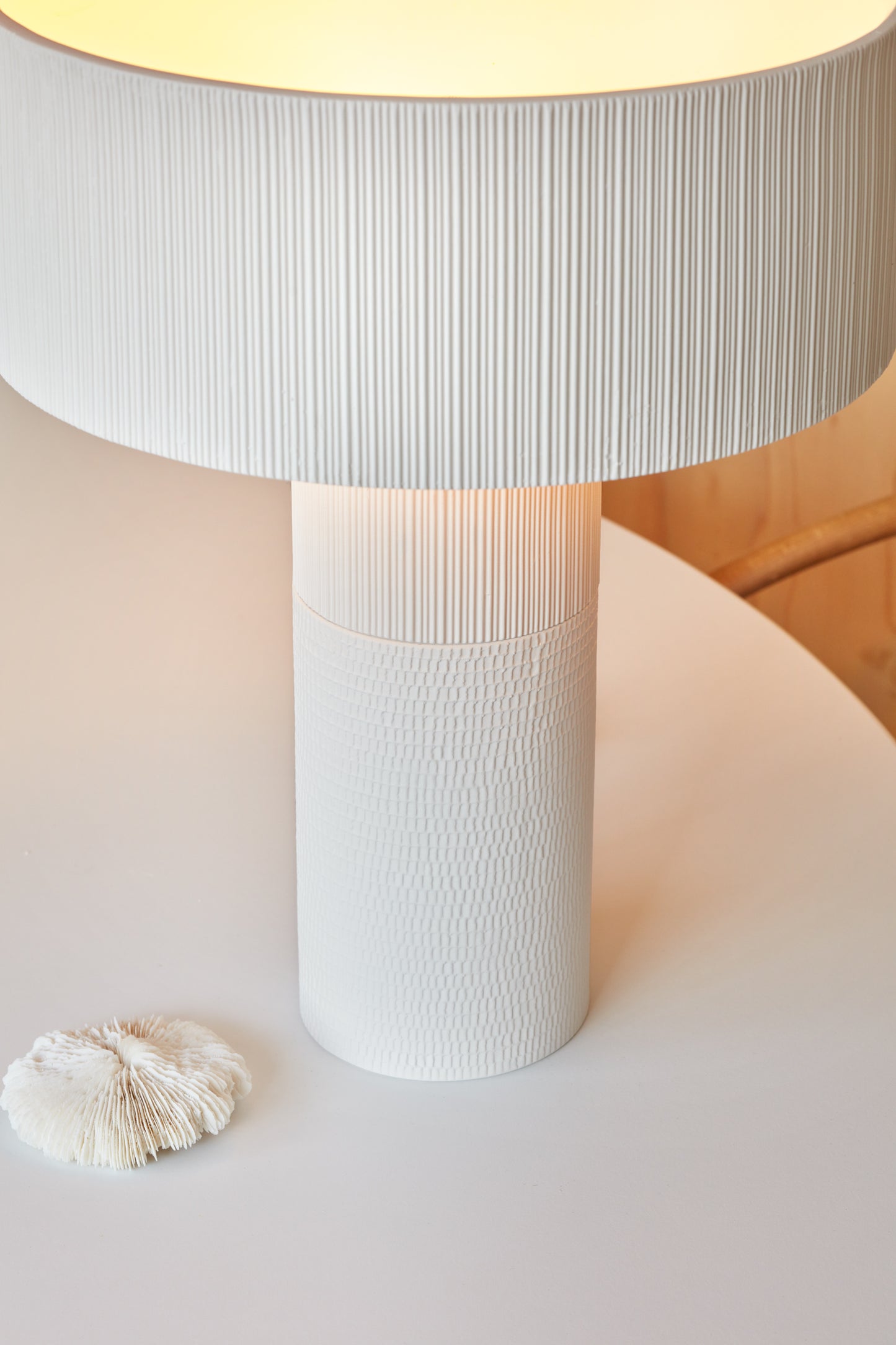 CLAY TABLE LAMP WHITE